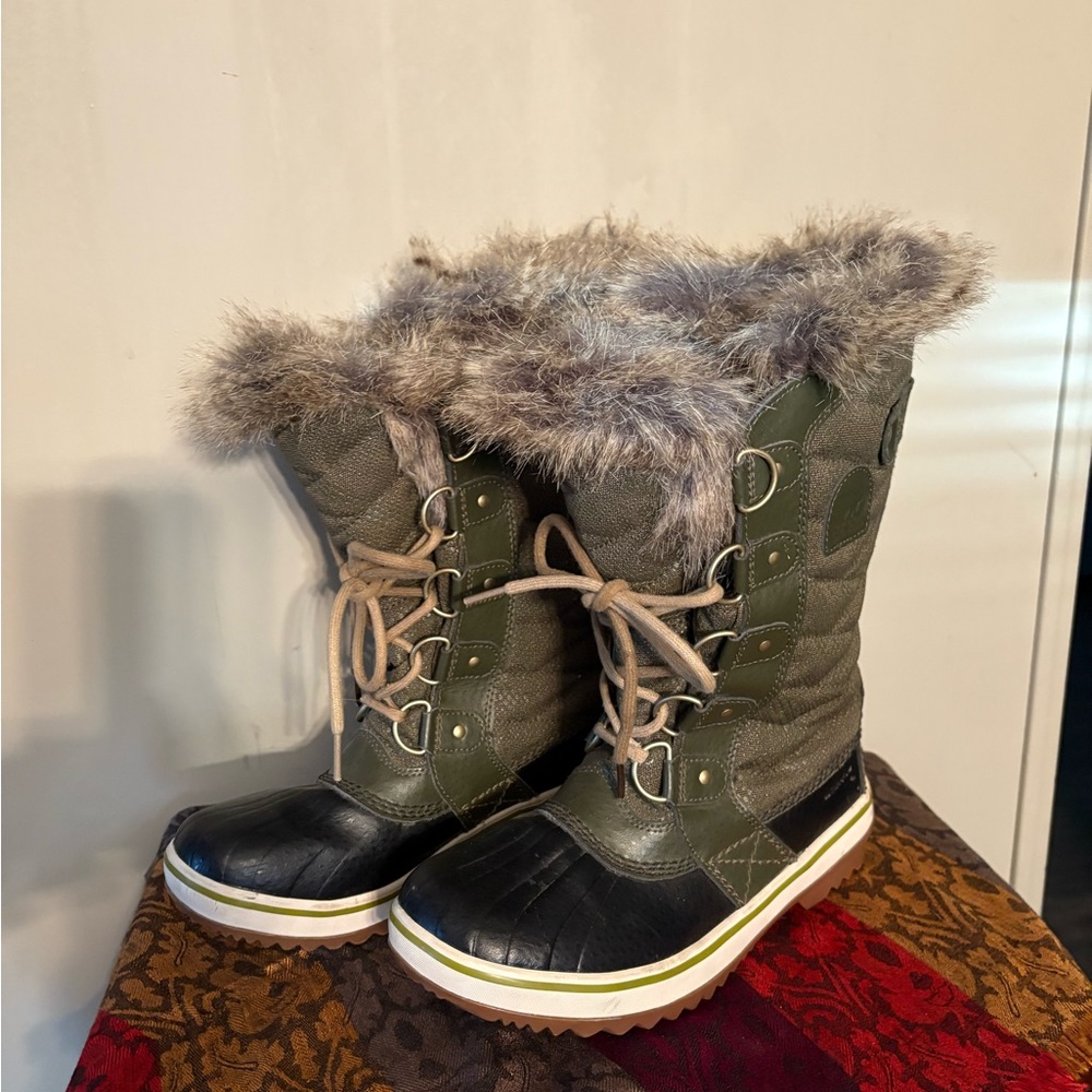 Sorel Green and Black Fur-Trimmed‎ Winter Boots
